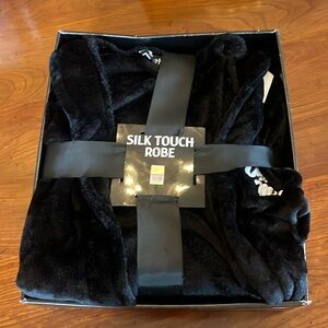 NEW Ole Miss Silk Touch Northwest Co. Luxe Lounge Robe